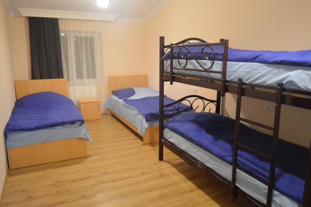 Guest House Qubi Степанцмінда Екстер'єр фото