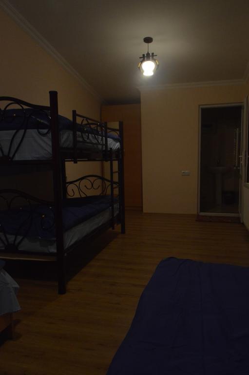 Guest House Qubi Степанцмінда Екстер'єр фото